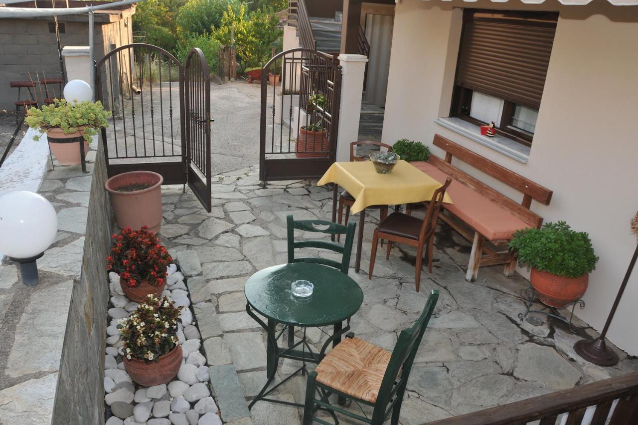 Guesthouse Bloutsos Rooms Kastrákion Exterior foto